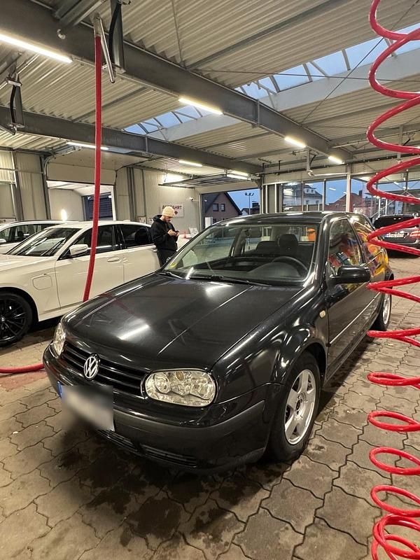Schwarz Gebraucht 2000 VW Golf IV Kleinwagen | 1.400 € (Fairer Preis) - Bild 1/4