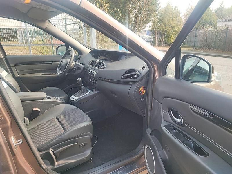 Gebraucht Renault Scénic III Dynamique 131 PS (96 kW) 2012 Braun Van / Kleinbus