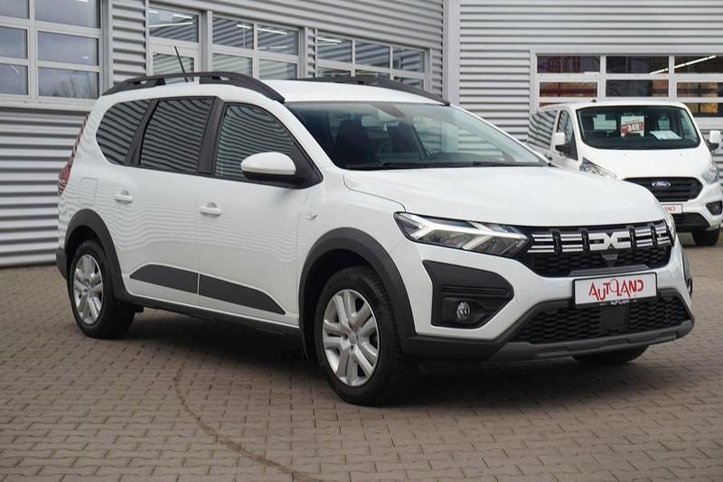 Gebraucht Dacia Jogger Expression 91 PS (66 kW) 2024 Weiß Van / Kleinbus
