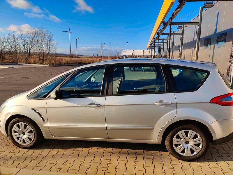 Gebraucht Ford S-MAX S 140 PS (102 kW) 2013 Silber Van / Kleinbus