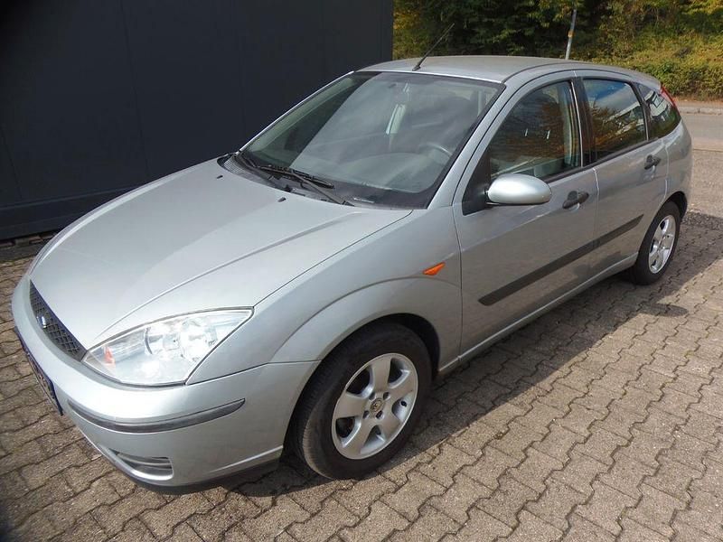 Silber Gebraucht 2004 Ford Focus Viva Limousine | 999 € (Fairer Preis) - Bild 1/4