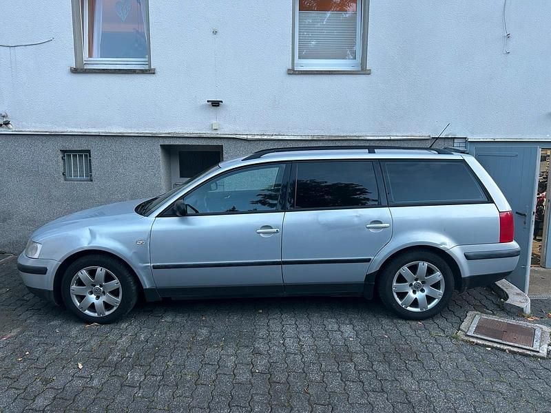 Silber Gebraucht 1997 VW Passat Family Kombi | 1.099 € (Fairer Preis) - Bild 1/4