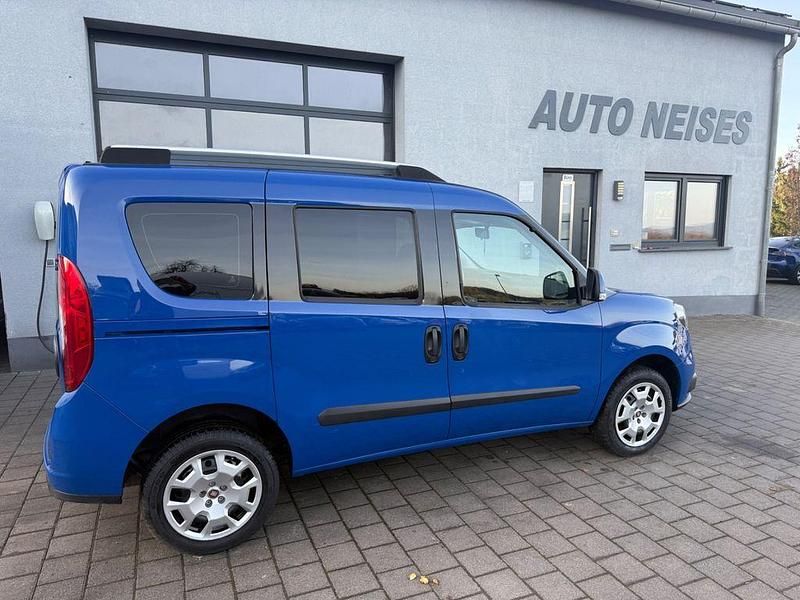 Blau Gebraucht 2020 Fiat Doblò Van / Kleinbus | 9.900 € (Fairer Preis) - Bild 1/4