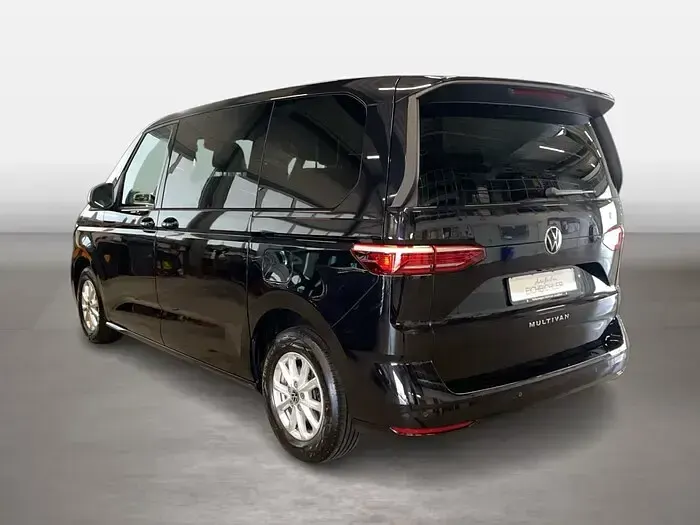 Gebraucht VW Multivan Life 150 PS (110 kW) 2023 Deep black perleffekt Van / Kleinbus
