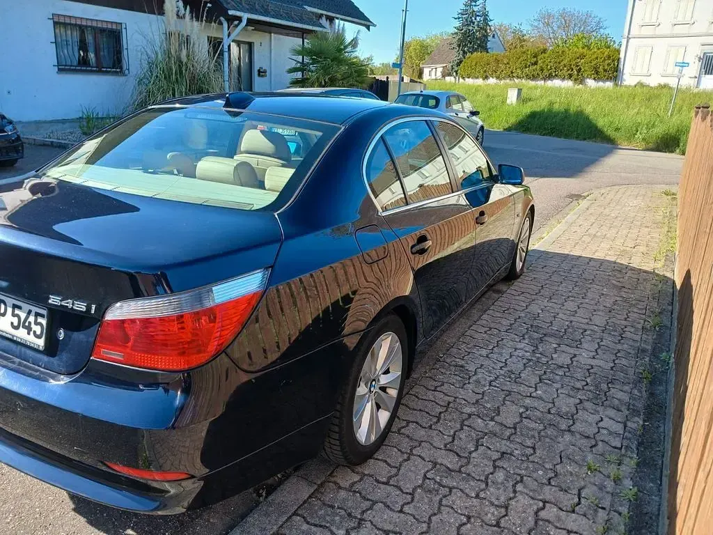 Gebraucht BMW 545 333 PS (244 kW) 2004 Blau Limousine
