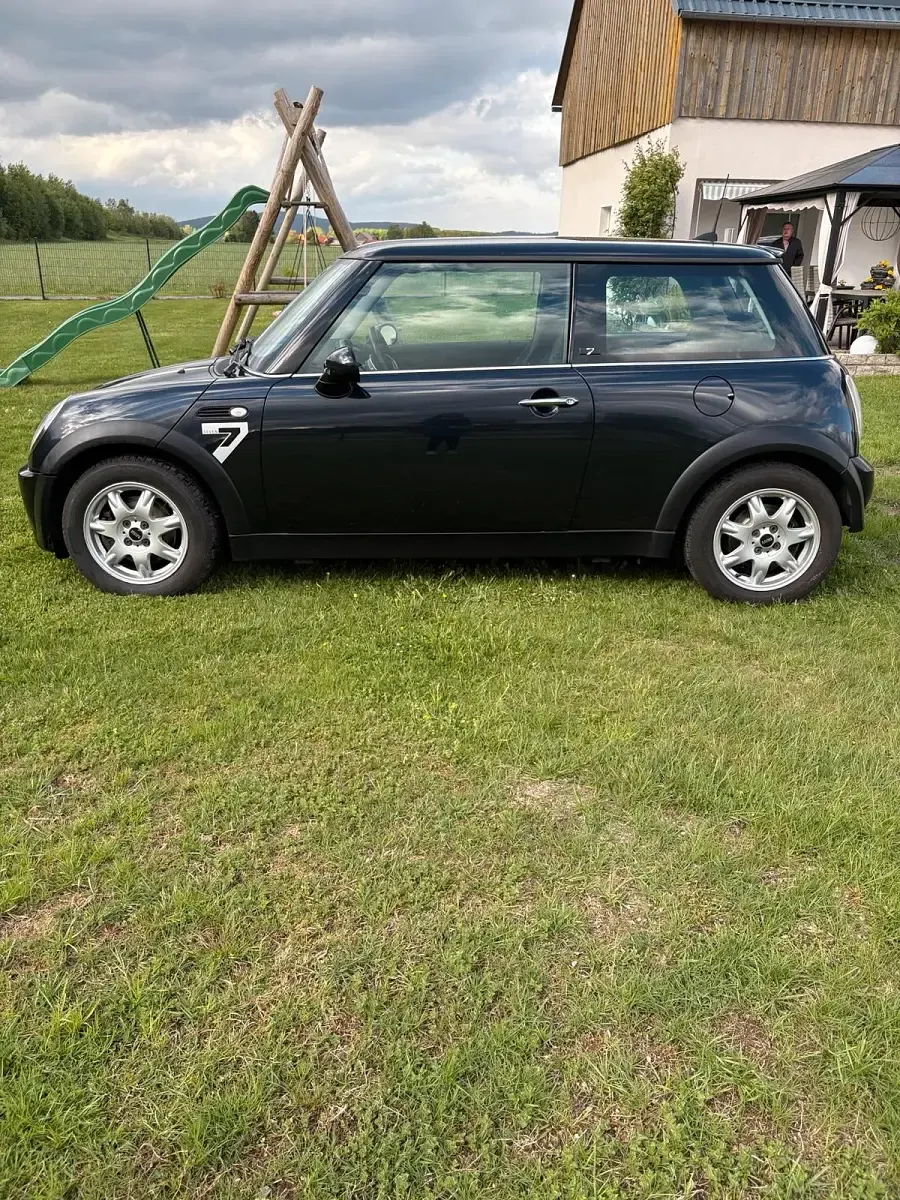 Używany Mini Cooper Seven 90 KM (66 kW) 2005 Czarny Hatchback
