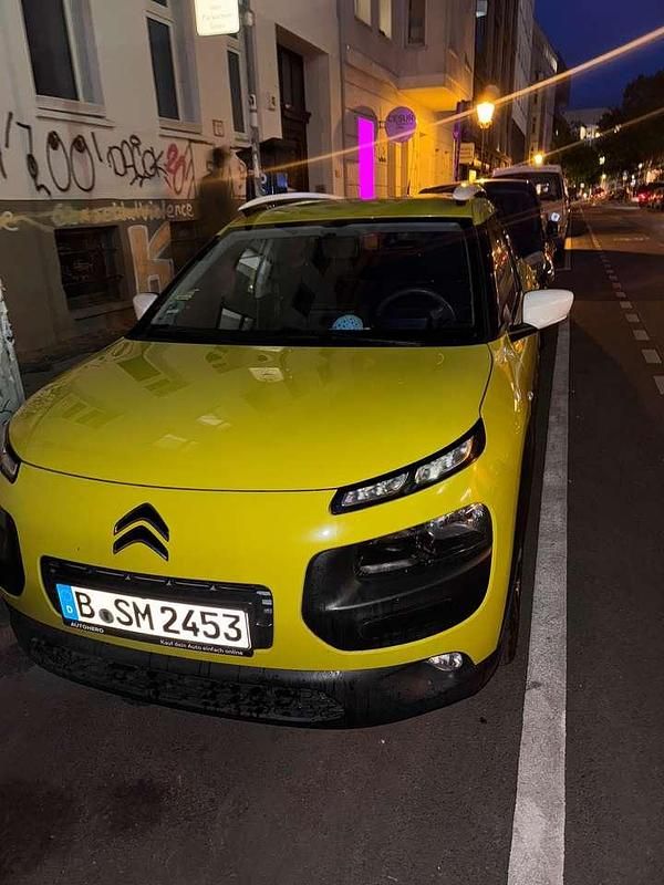 Grün Gebraucht 2016 Citroën C4 Cactus PureTech Kleinwagen | 7.900 € (Fairer Preis) - Bild 1/3