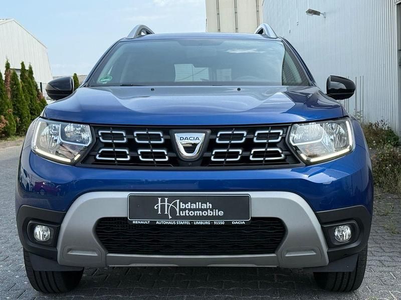 Blau Gebraucht 2020 Dacia Duster Celebration SUV | 16.200 € (Etwas zu teuer) - Bild 1/4