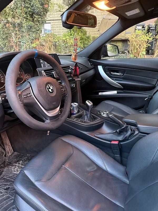 Second-hand BMW 318 143 CP (105 kW) 2013 Negru Berlinǎ