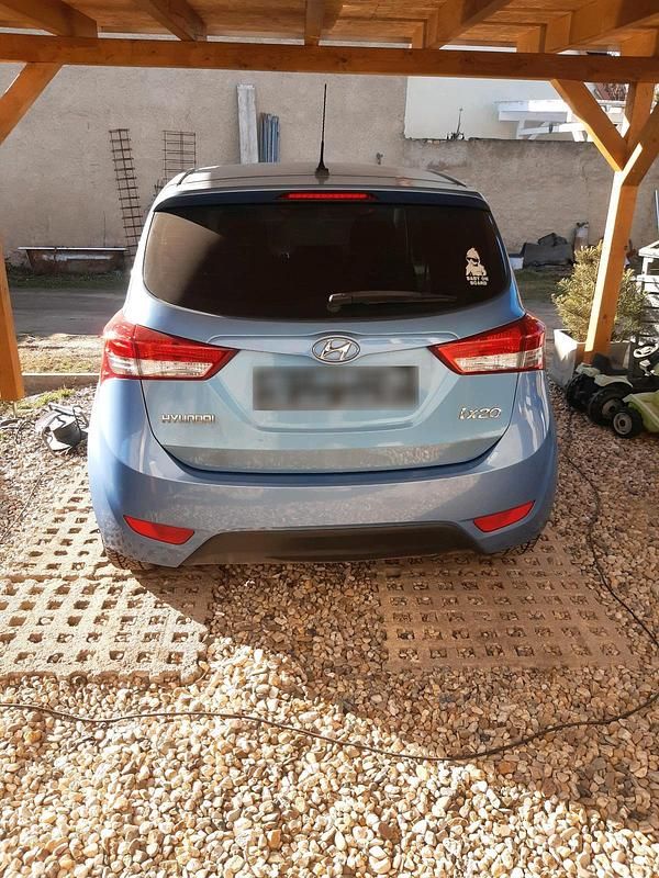 Gebraucht Hyundai ix20 90 PS (66 kW) 2011 Blau Kleinwagen
