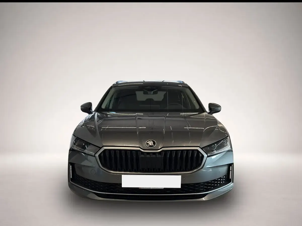 Gebraucht Skoda Superb Selection 265 PS (194 kW) 2025 Grau Kombi