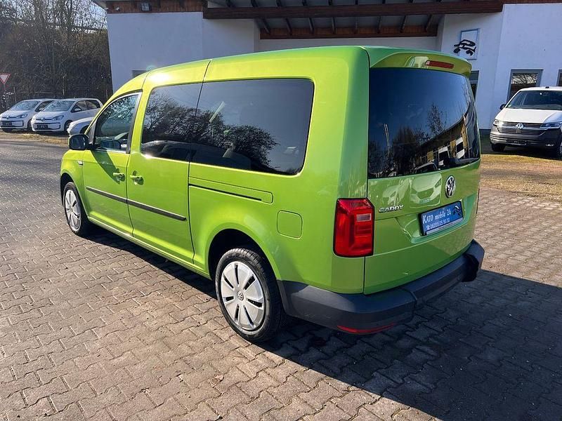 Gebraucht VW Caddy Maxi Trendline 150 PS (110 kW) 2017 Grün Van / Kleinbus