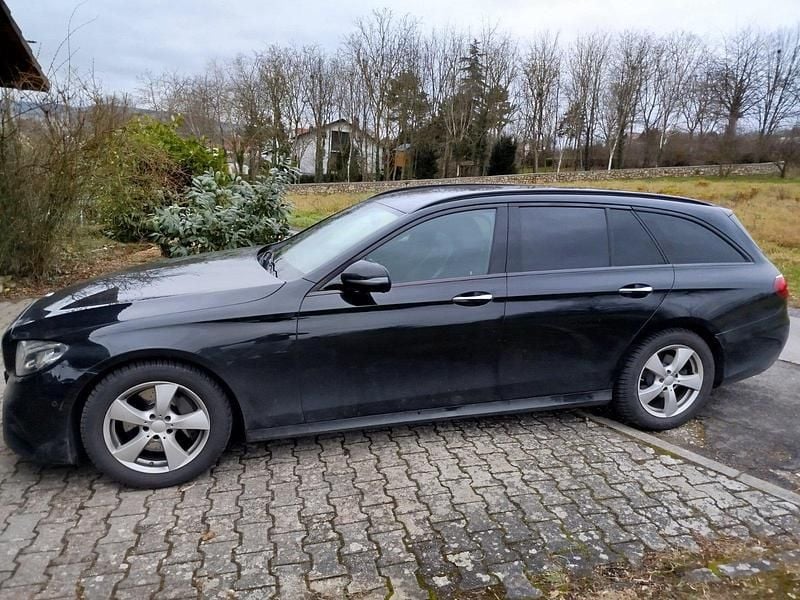 Gebraucht Mercedes E220 AMG line 194 PS (142 kW) 2018 Schwarz Kombi