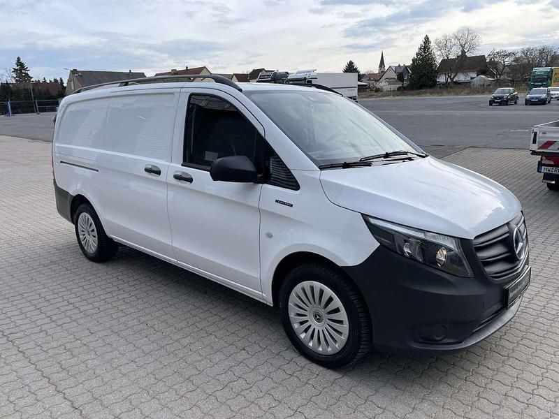 Gebraucht Mercedes e-Vito 85 kW (116 PS) 2023 Arktikweiß Van / Kleinbus