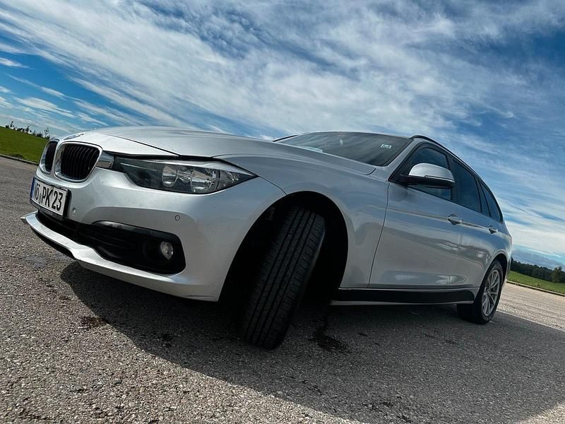 Silber Gebraucht 2016 BMW 318 Kombi | 7.500 € (Guter Preis) - Bild 1/4