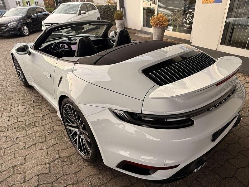 Gebraucht Porsche 992 581 PS (427 kW) 2021 Carraweißmetallic Cabrio