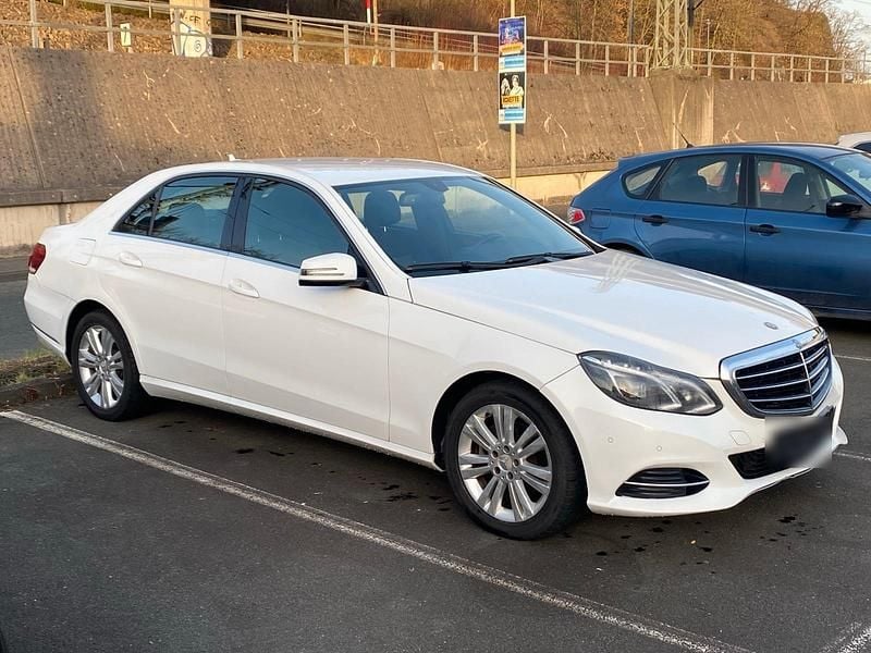 Gebraucht Mercedes E220 Elegance 170 PS (125 kW) 2013 Weiß Limousine