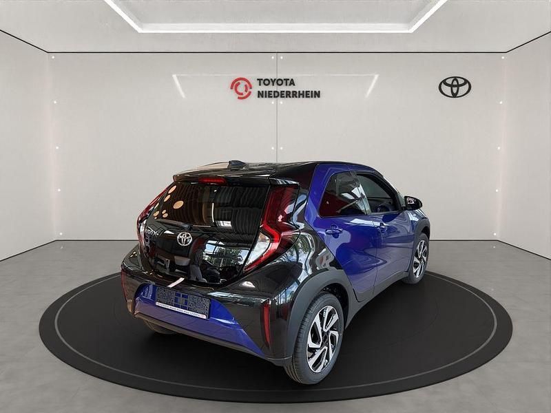 Neu Toyota Aygo X 72 PS (52 kW) 2025 Blau SUV