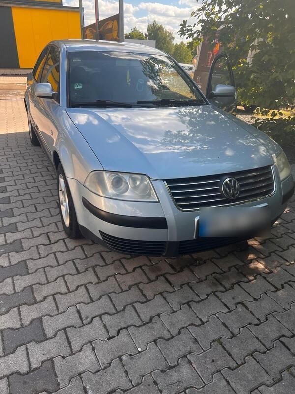 Silber Gebraucht 2001 VW Passat Limousine | 1.600 € (Fairer Preis) - Bild 1/4