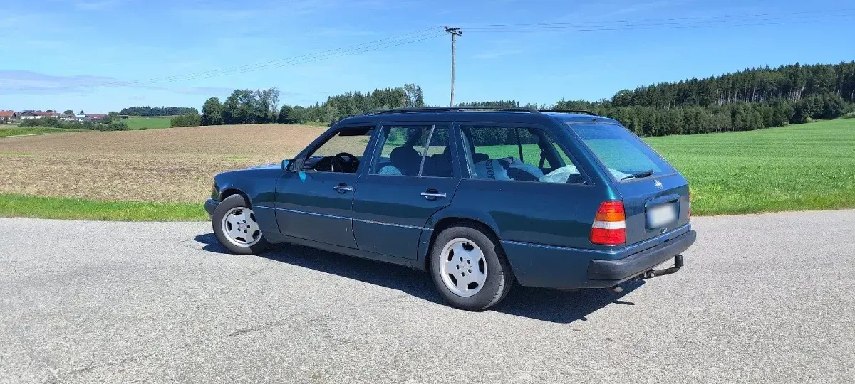 Gebraucht Mercedes 220 150 PS (110 kW) 1995 Grün Kombi