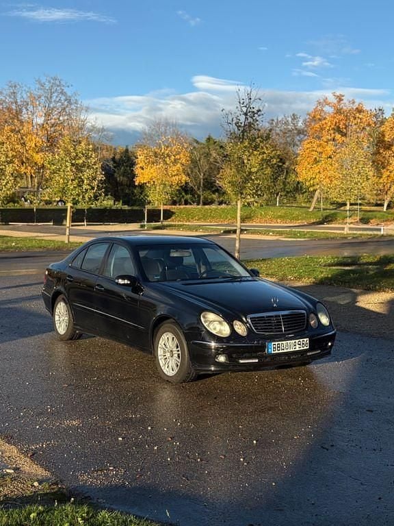 Schwarz Gebraucht 2005 Mercedes E320 Avantgarde Limousine | 2.600 € (Superpreis) - Bild 1/4