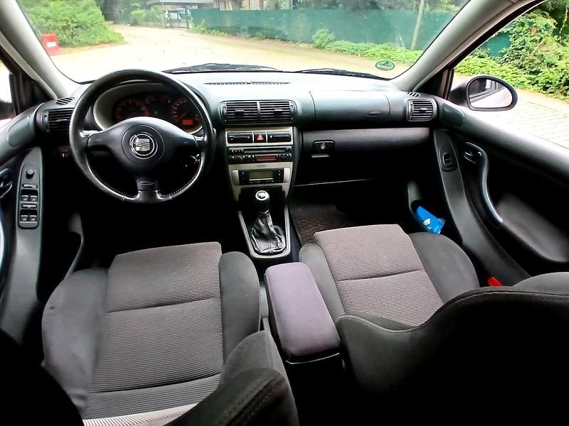 Usata Seat Leon 105 CV (77 kW) 2004 Argento Utilitaria