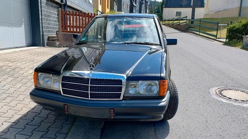 Schwarz Gebraucht 1990 Mercedes 190 Limousine | 6.700 € - Bild 1/4