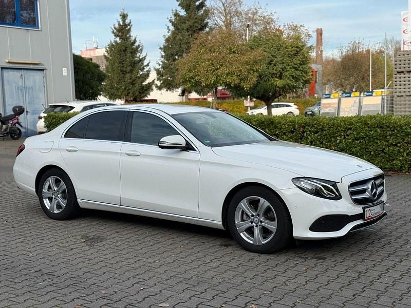 Weiß Gebraucht 2016 Mercedes E200 Limousine | 24.990 € (Fairer Preis) - Bild 1/2