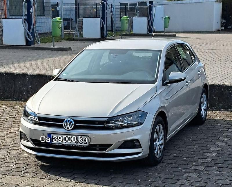 Grau Gebraucht 2018 VW Polo Comfortline Limousine | 11.800 € (Superpreis) - Bild 1/2
