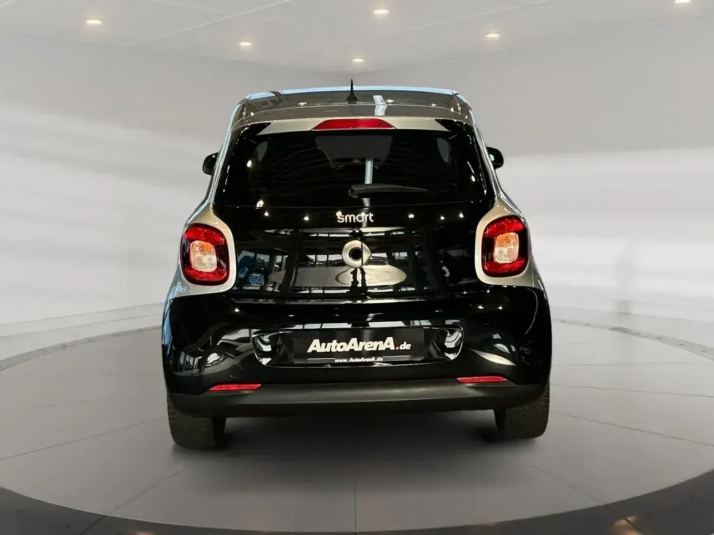 Gebraucht Smart ForFour Electric Drive Passion 60 kW (82 PS) 2020 Karosserie in black Limousine