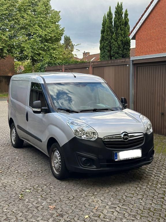 Grau Gebraucht 2014 Opel Combo Van / Kleinbus | 6.500 € (Guter Preis) - Bild 1/4