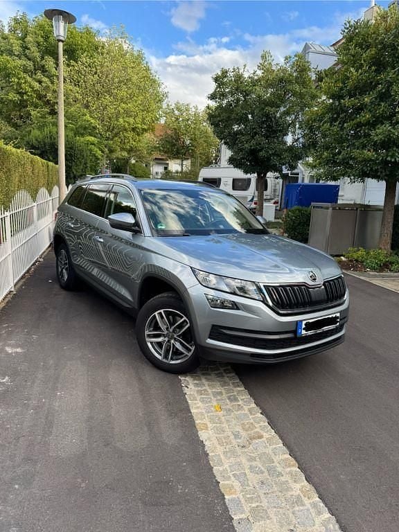 Grau Gebraucht 2018 Skoda Kodiaq Ambition SUV | 18.500 € (Superpreis) - Bild 1/4