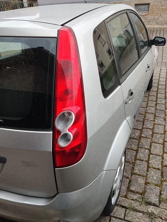 Gebraucht Ford Fiesta Ambiente 69 PS (50 kW) 2007 Silber Kleinwagen