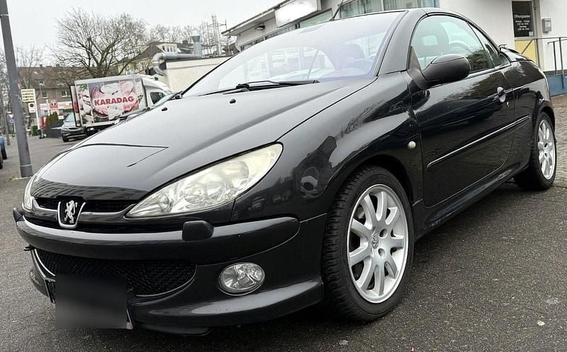 Gebraucht Peugeot 206 CC 109 PS (80 kW) 2003 Schwarz Cabrio