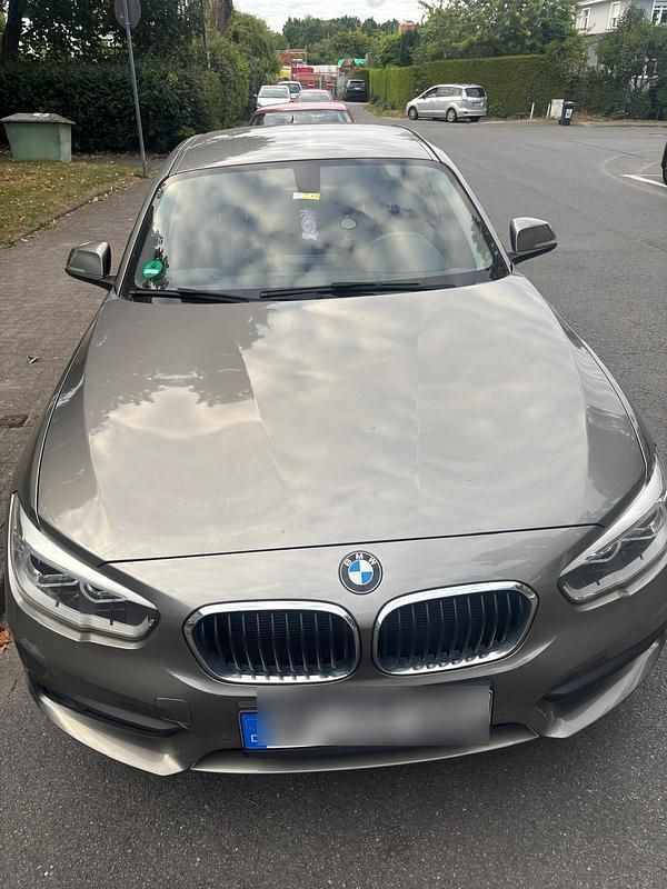 Grau Gebraucht 2017 BMW 116 Kleinwagen | 9.600 € (Guter Preis) - Bild 1/4