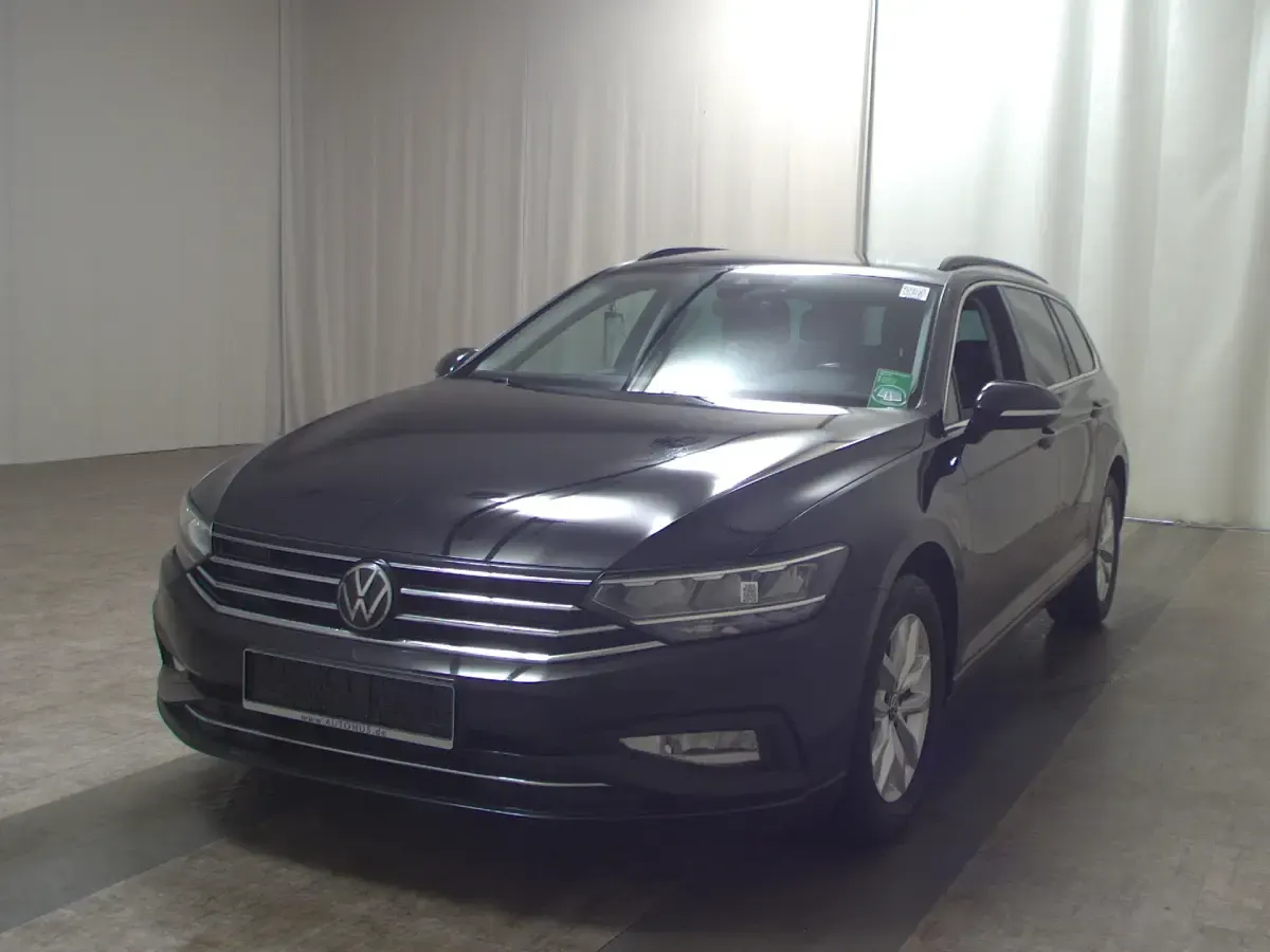 Gebraucht VW Passat Business 122 PS (89 kW) 2023 Schwarz Kombi