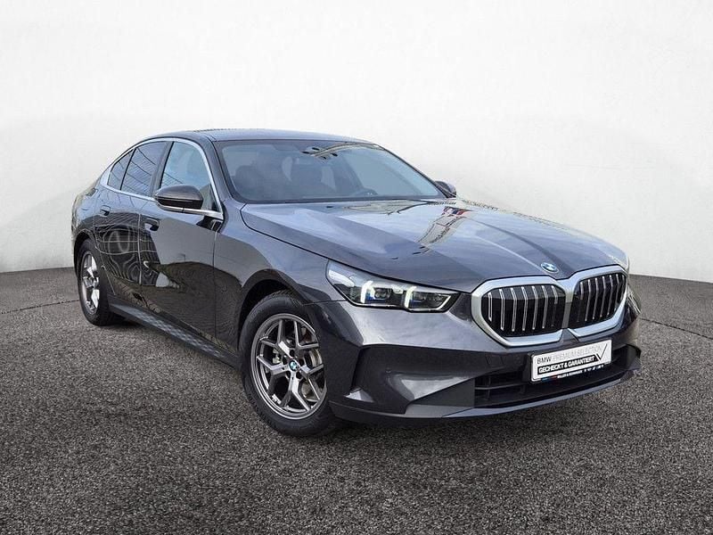 Gebraucht BMW 520 Sport Line 190 PS (139 kW) 2025 Sophistograu Limousine