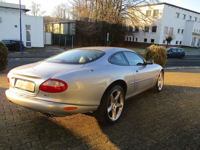 Gebraucht Jaguar XK8 284 PS (208 kW) 2000 Silber Coupé
