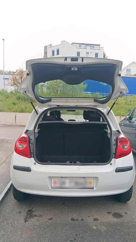 Second-hand Renault Clio II 2009 Alb Hatchback