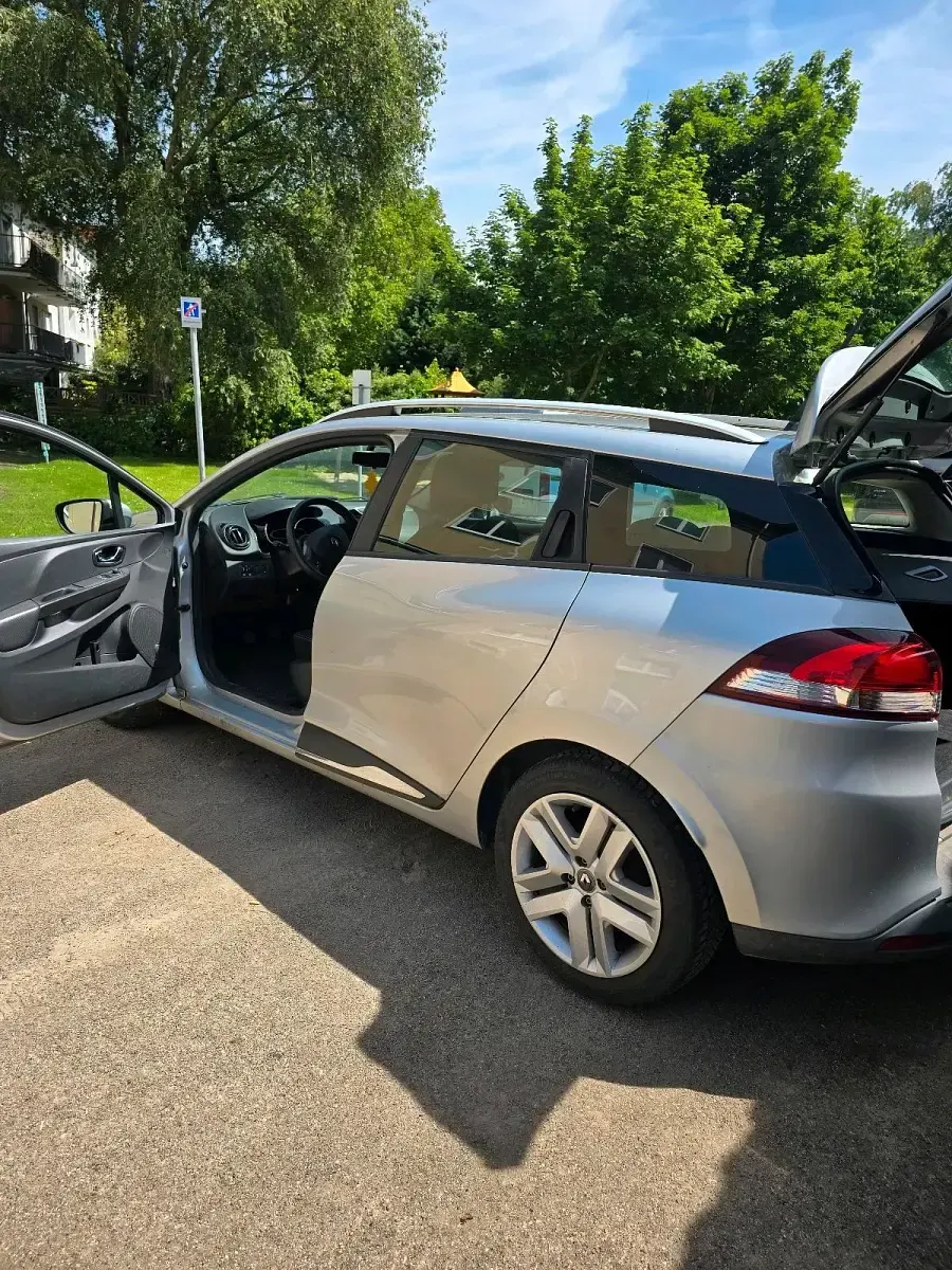 Gebraucht Renault Clio GrandTour 90 PS (66 kW) 2014 Silber Kombi
