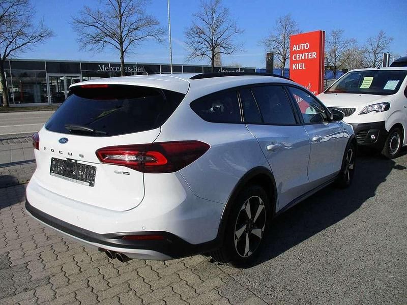 Gebraucht Ford Focus Style 125 PS (91 kW) 2022 Weiß Kombi