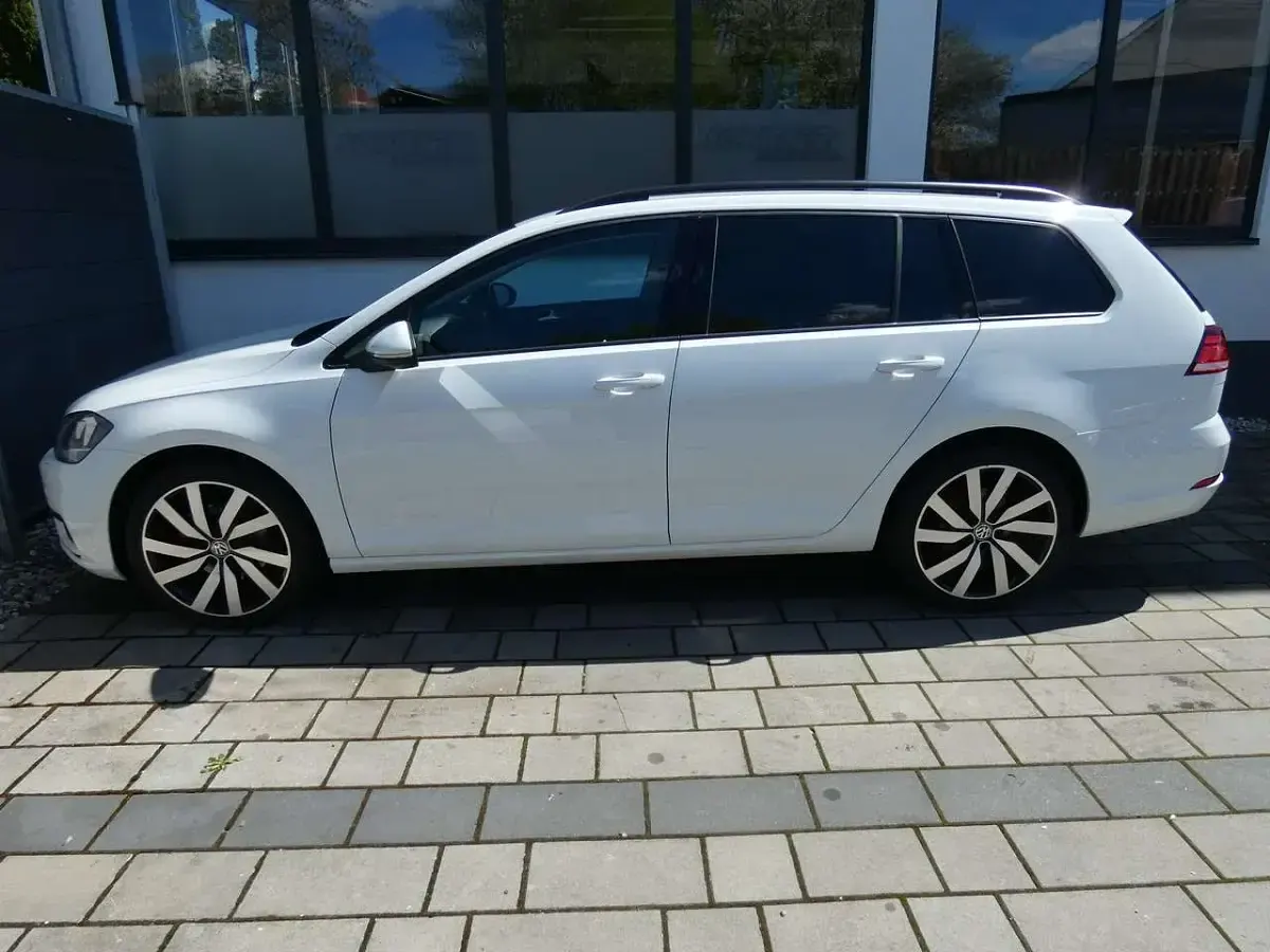 Gebraucht VW Golf VIII Comfortline 116 PS (85 kW) 2020 Pure white Kombi