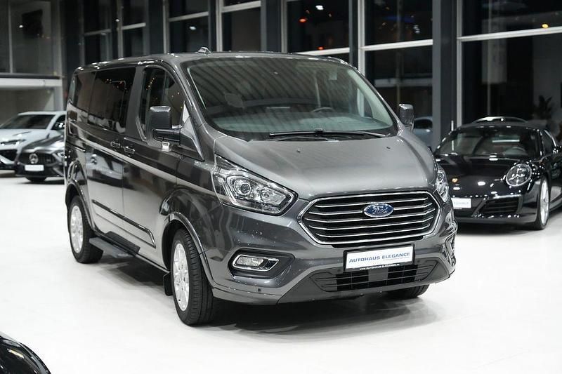 Gebraucht Ford Tourneo Titanium 185 PS (136 kW) 2021 Magneticgrau (metallic) Van / Kleinbus