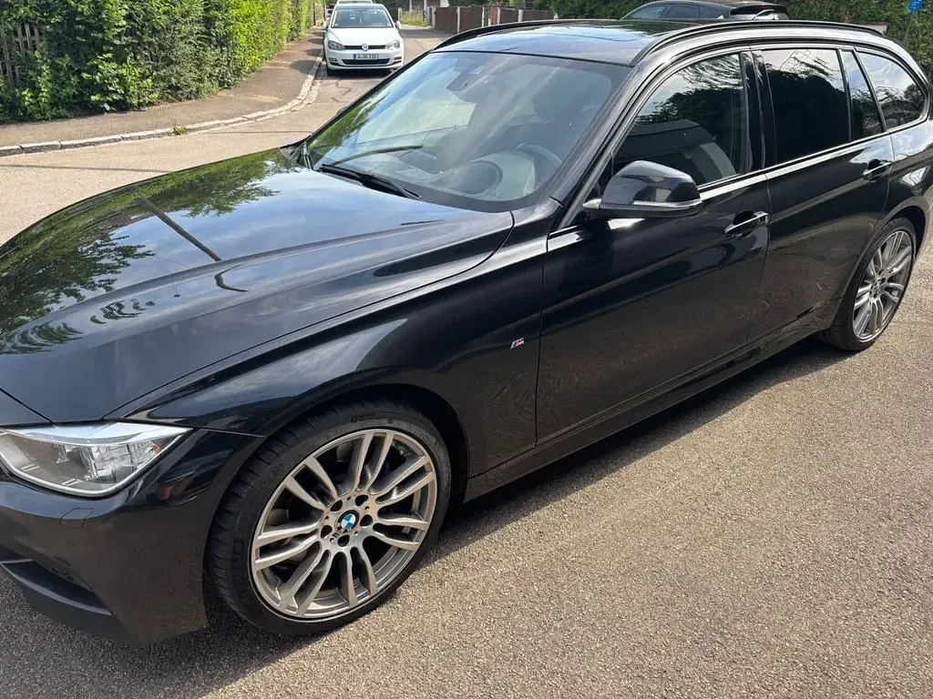 Gebraucht BMW 330 Sport Line 258 PS (189 kW) 2014 Schwarz Kombi