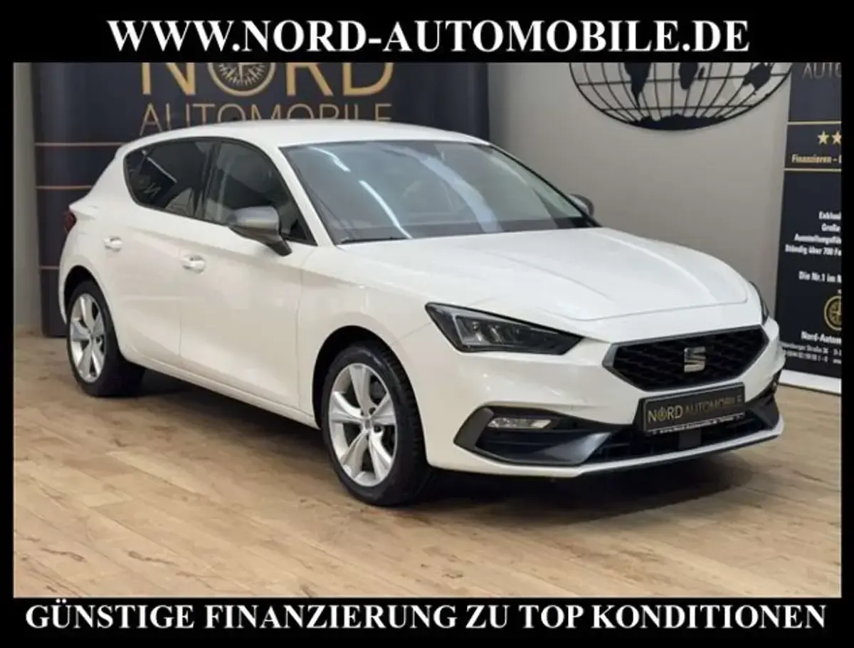 Używany Seat Leon FR 204 KM (150 kW) 2021 Biały Sedan/Limuzyna