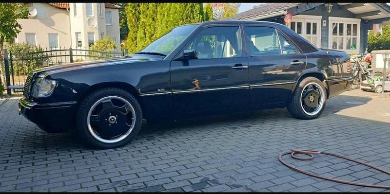 Gebraucht Mercedes 230 131 PS (96 kW) 1992 Schwarz Limousine