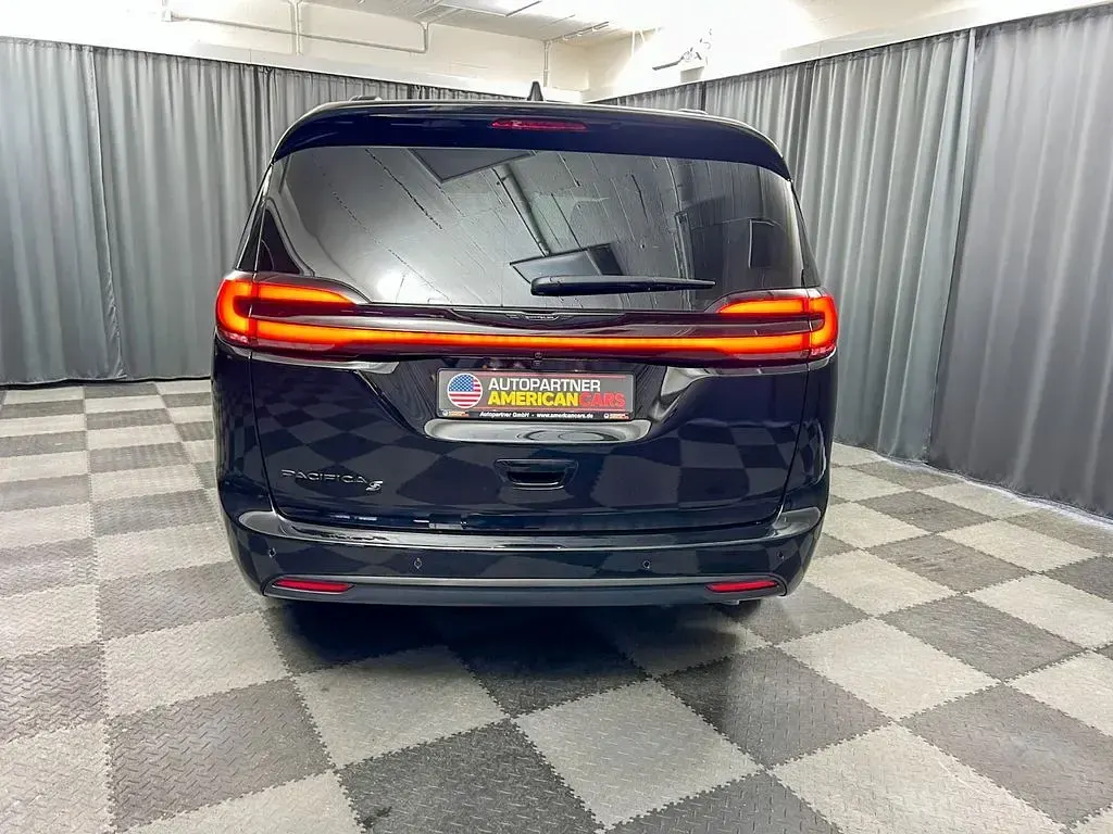 Neu Chrysler Pacifica 291 PS (214 kW) 2026 Schwarz Van