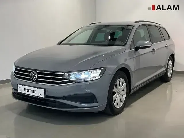 Gebraucht VW Passat Basis 150 PS (110 kW) 2023 Mondsteingrau Kombi