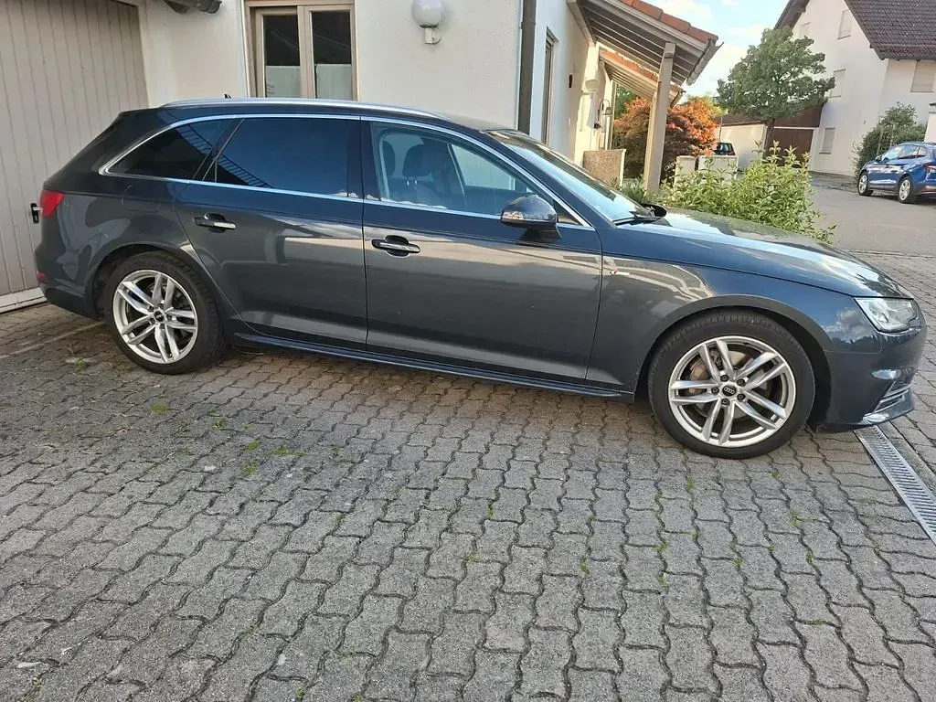 Gebraucht Audi A4 Sport 218 PS (160 kW) 2016 Grau Kombi