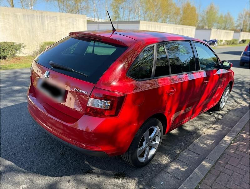 Gebraucht Skoda Rapid 90 PS (66 kW) 2013 Rot Kleinwagen